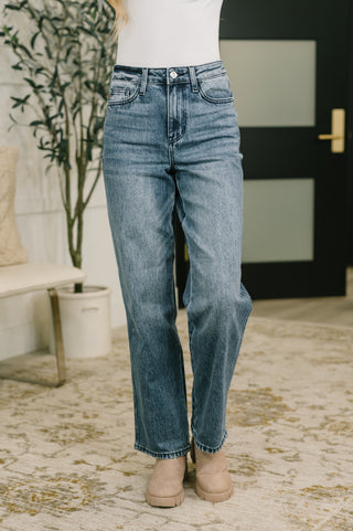 Judy Blue High Rise Straight Jean in Everyday Indigo