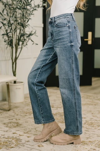 Judy Blue High Rise Straight Jean in Everyday Indigo