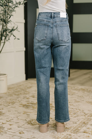Judy Blue High Rise Straight Jean in Everyday Indigo